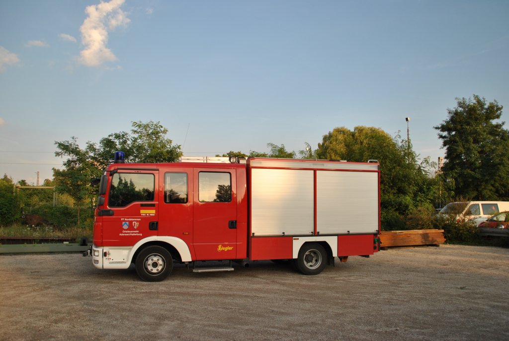 Lschgruppen Fahrzeug der Freiwilligen Feuerwehr Nordstemmen, in Lehrte, bei einer bung im Ex-BW Lehrte. Foto vom 19.08.10.
