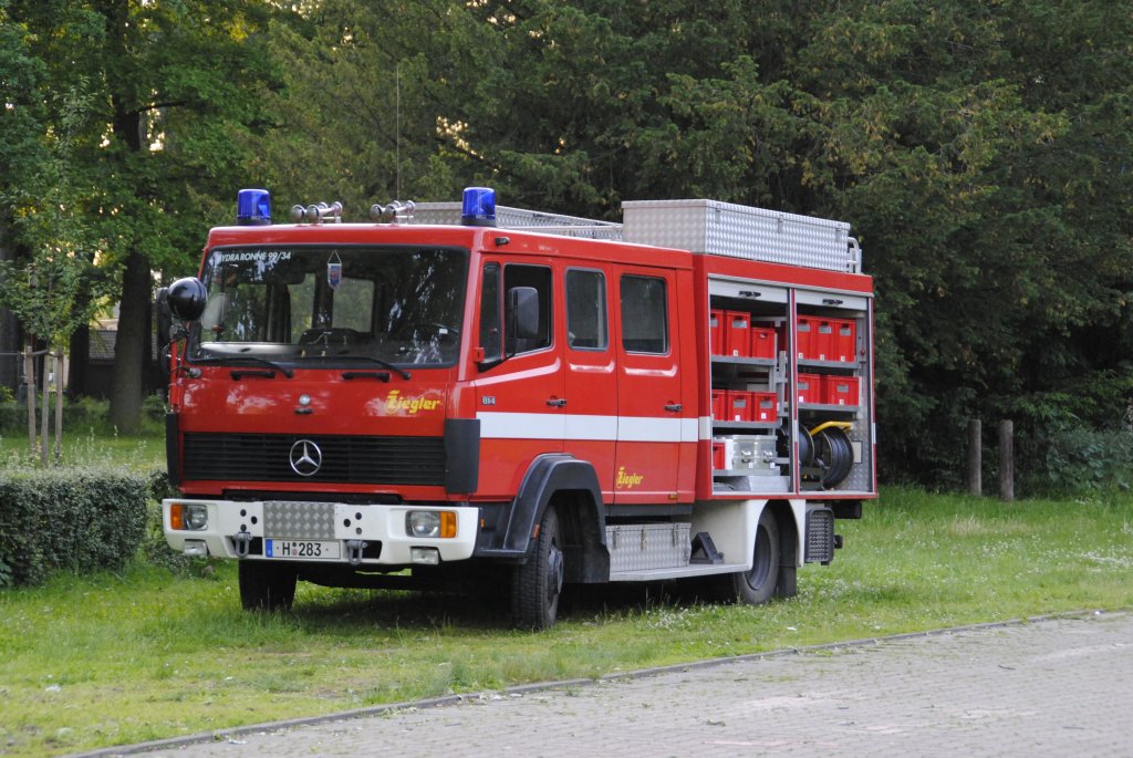 Lschtgruppen Mercedes der Freiwilligen Feuerwehr Lehrte am 09.06.2010 auf den Schtzenplatz im Lehrte.
