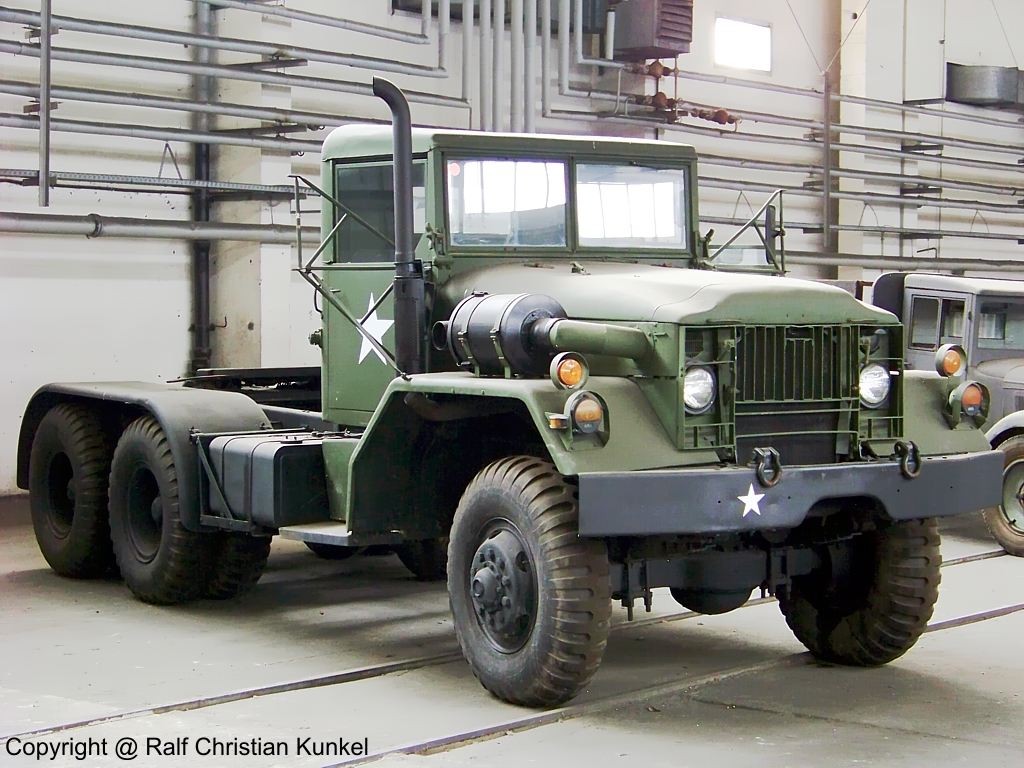 M 52 Sattelzugmaschine der U.S. Army - im Bestand der Kieker-Sammlung - fotografiert zum Militrfahrzeug-Treffen in Kummersdorf-Gut am 04.07.2009 - Copyright @ Ralf Christian Kunkel 