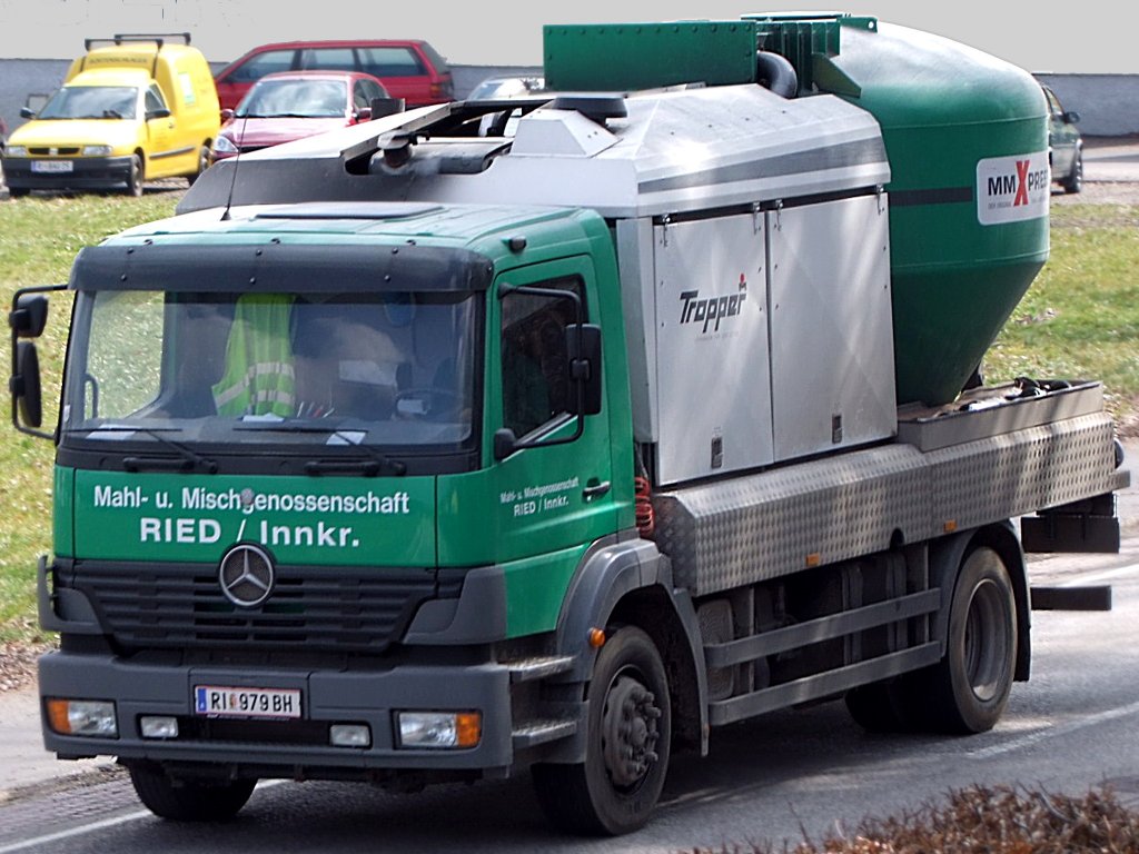 Mahl&Mischwagen steuert schon den nchsten Landwirtschaftlichen Betrieb im Bezirk Ried i.I. an;100323