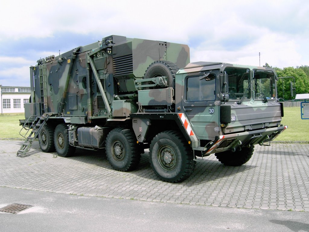 MAN 10 T GL 8x8 der Bundeswehr, gesehen 01.06.2006 in Berlin.