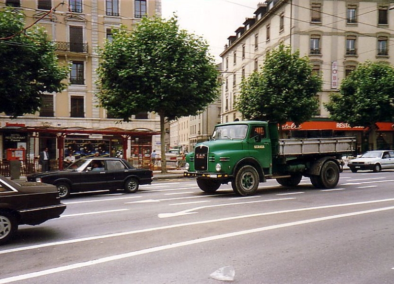 MAN-Kipper in Genf, Sommer 1987. Scan vom Papierabzug.