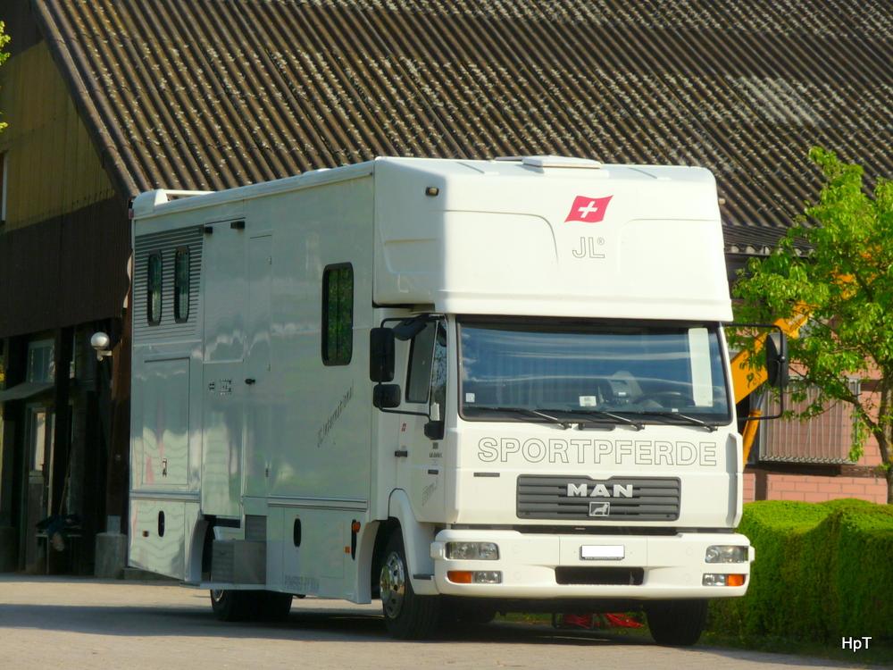 MAN Pferdetransporter in Ipsach am 27.04.2010