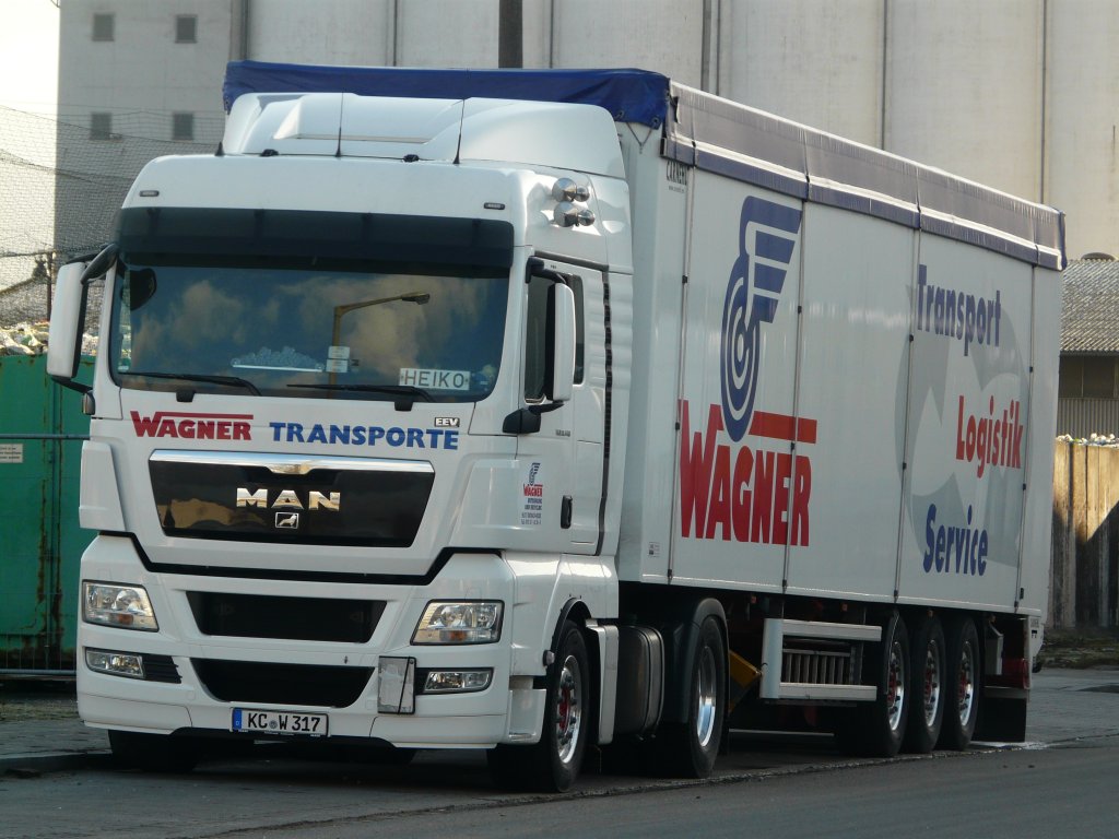 MAN TGX 18.440 von  Wagner Transporte  abgestellt im Nrnberger Hafengebiet, 14.01.2012