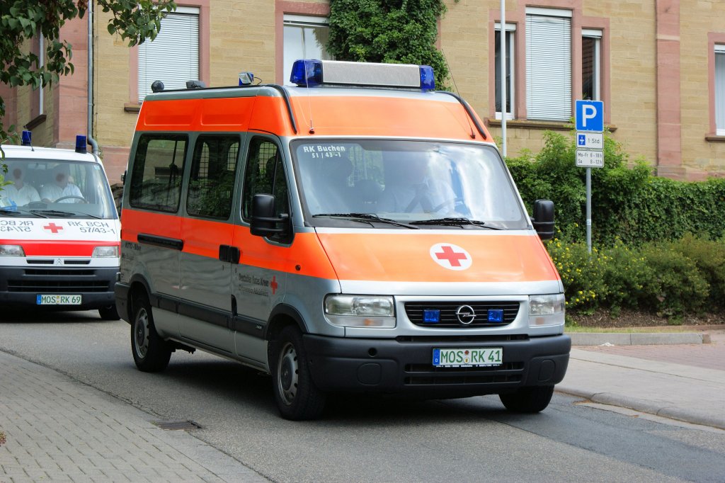 Mannschaftstransportwagen des DRK Ortsvereins Adelsheim. Aufgenommen am 05.07.2009.