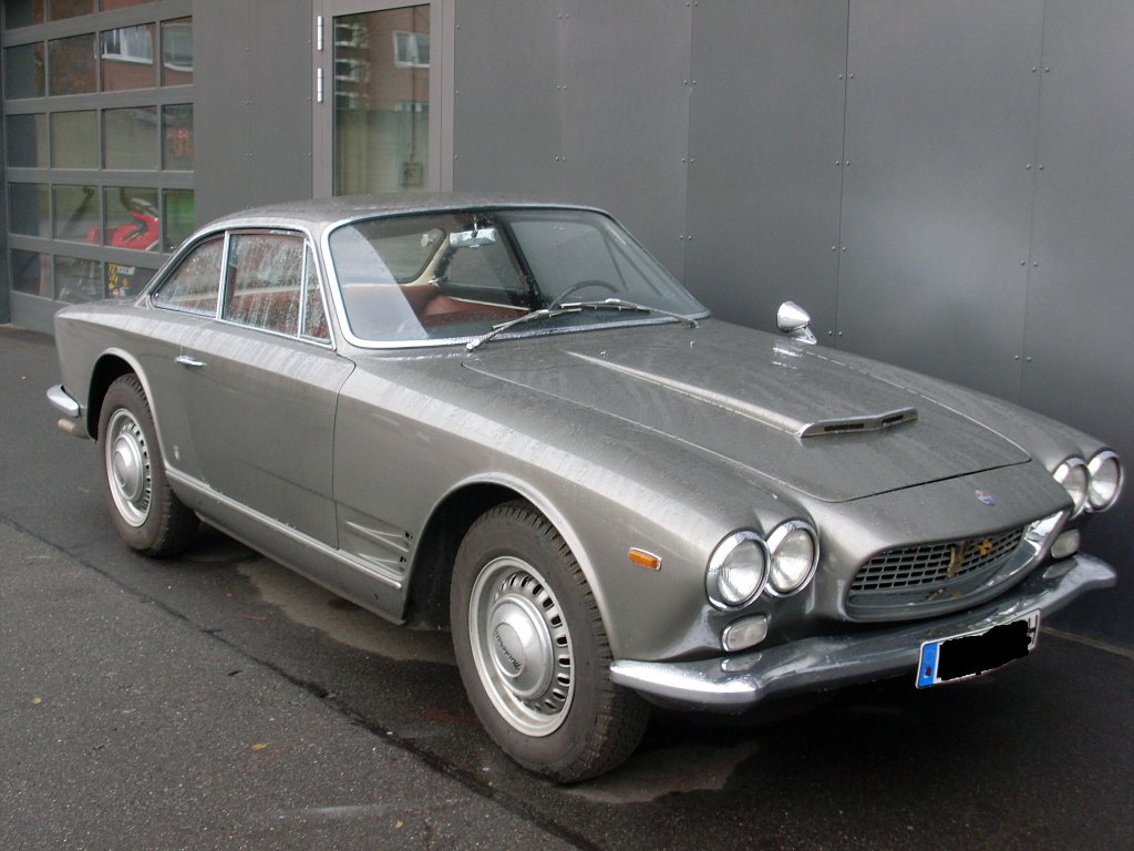 Maserati 3500 GTIS auch Sebring genannt, wartet vor dem Dsseldorfer Meilenwerk auf seine Restaurierung. Gebaut wurde der Sebring von 1964-1968.
