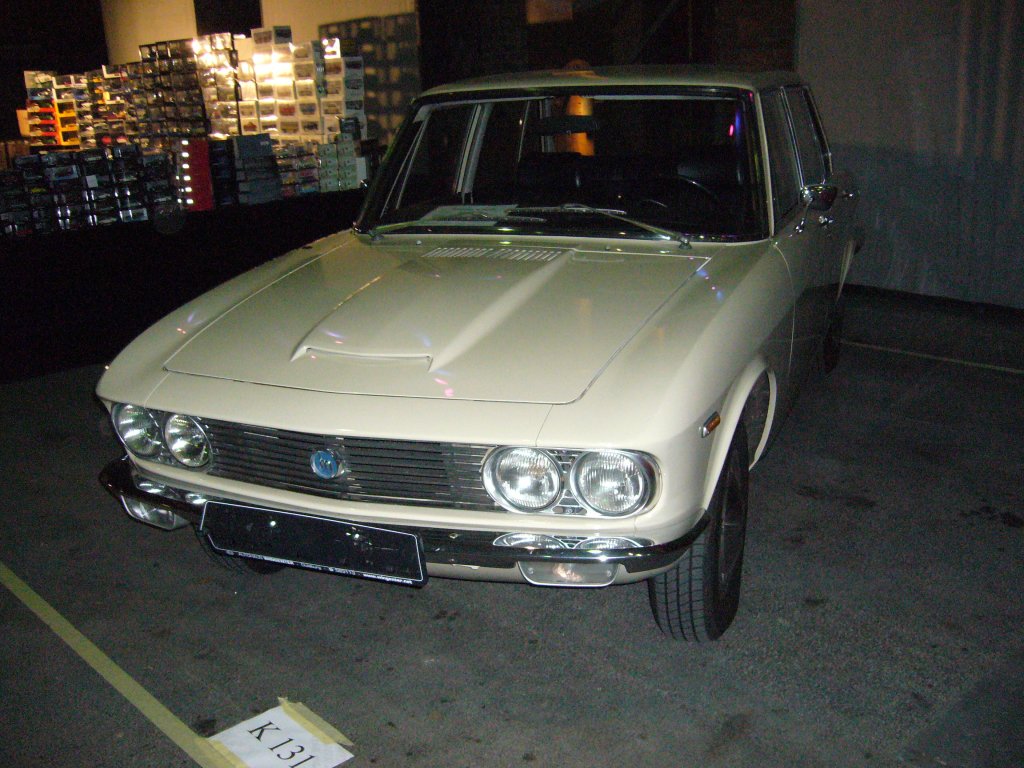 Mazda 1800. 1968 - 1973. Der 1800´er basierte auf dem gleich aussehenden Mazda 1500. In Japan und den USA hie dieses Modell  Luce . In Deutschland wurde der mit einem 4-Zylinderreihenmotor angetriebene Wagen nicht angeboten. In unseren Nachbarlndern Niederlande, Schweiz und sterreich verkaufte sich dieses Modell allerdings sehr gut. Historicar am 15.10.2011.