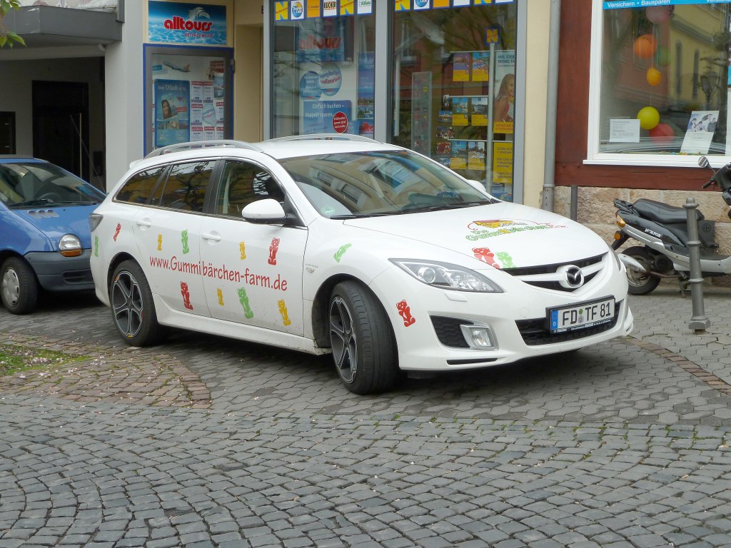Mazda 6 mit Werbung fr den Gummibrenladen in 36088 Hnfeld, Mai 2010