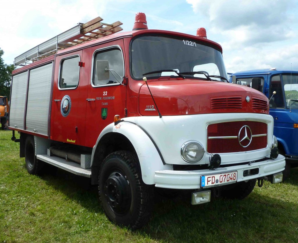 MB 1113 als ehem. Feuerlschfahrzeug der Feuerwehr Tann, gesehen bei der Oldtimerausstellung in Ebersburg, Juni 2012 