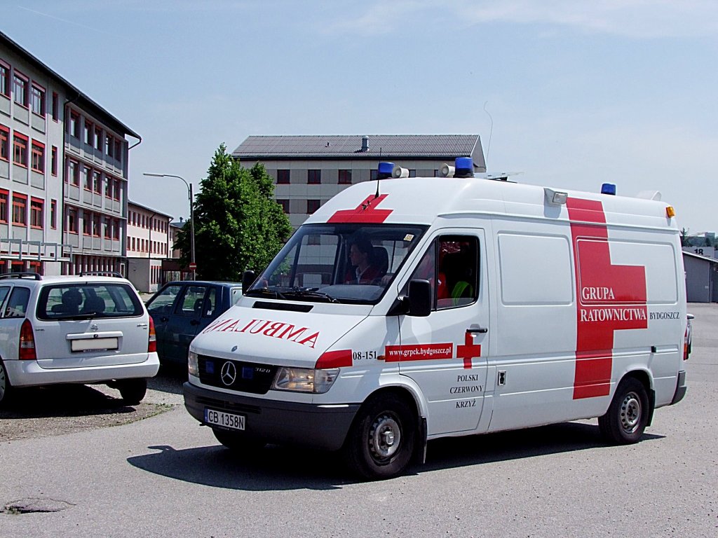 MB 312D Ambulans aus Polen nimmt bei der grten sterr. Rot-Kreuz Bundesbung  INNPOWER-2011  teil;110603