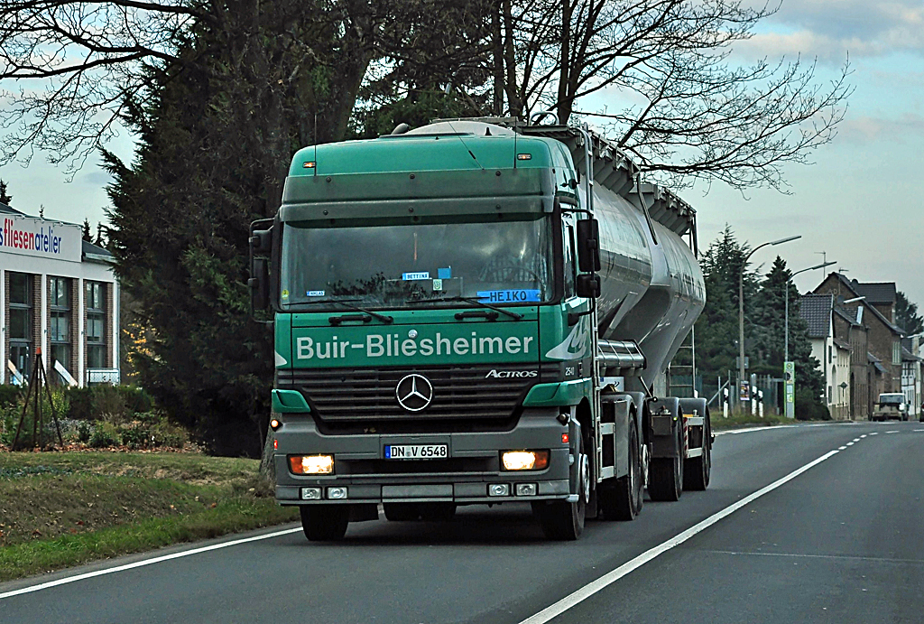 MB Actros Hngerzug  Buir-Bliesheimer  in Swisttal - 25.11.2011