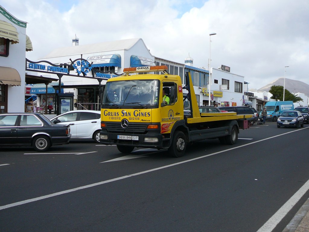 MB Atego als Bergefahrzeug fr PKW und Transporter unterwegs in Puerto del Carmen/Lanzarote im Januar 2010