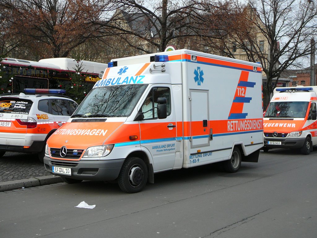 MB Sprinter als Rettungswagen der AMBULANZ ERFURT unterwegs in Erfurt am 15.12.2009