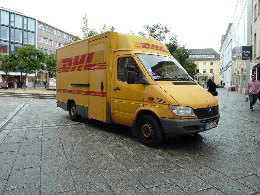 MB Sprinter von DHL unterwegs in Trier, September 2011