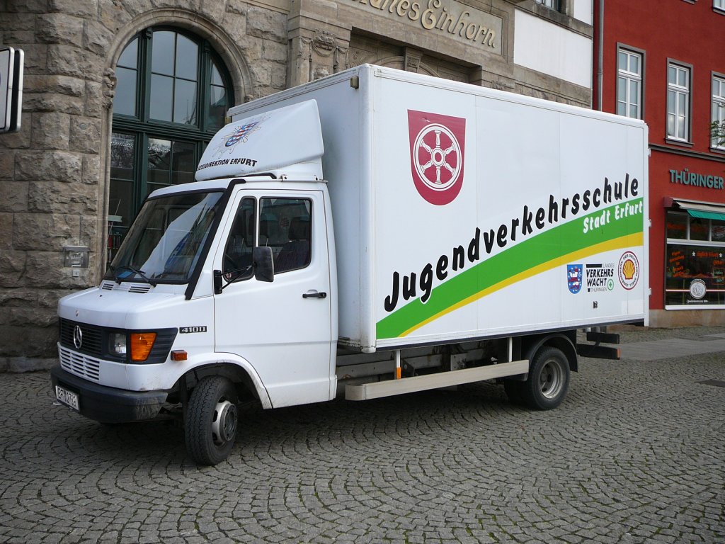 MB T1 als Fahrzeug der Jugendverkehrsschule Erfurt am 15.12.2009 in Erfurt unterwegs