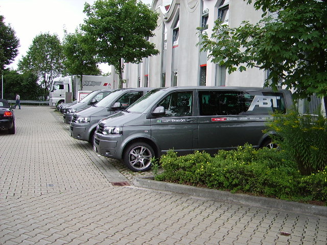 Mehrere VW T5 als Team Busse von Abt-Sportsline in Kempten am 16.08.10