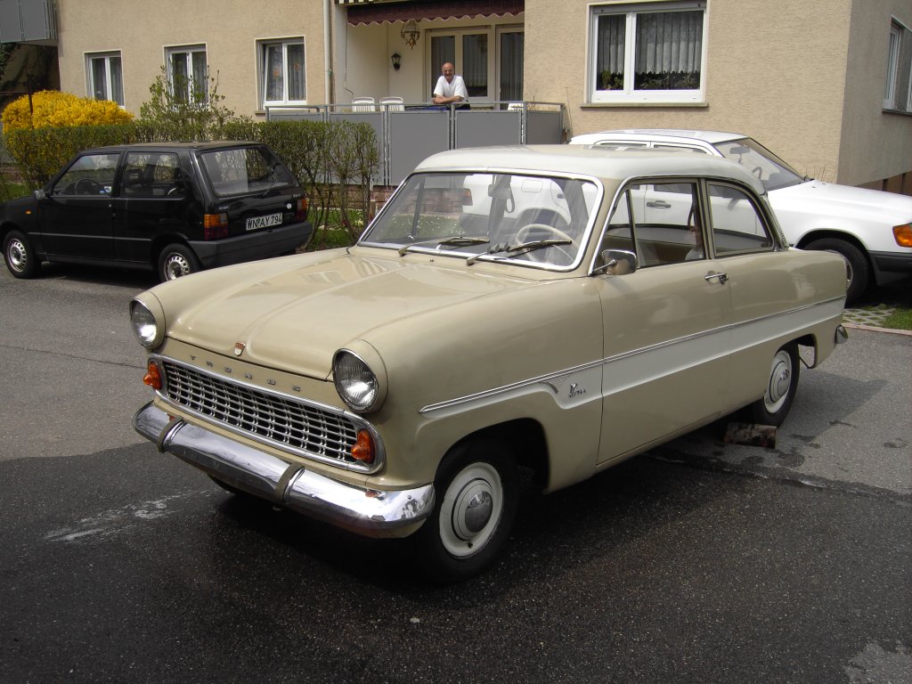 mein Ford 12m G 13 Baujahr 1961 im Originalzustand vor der behutsamen Restaurierung. Aufgenommen am 18.04.2006 in Stuttgart/D.