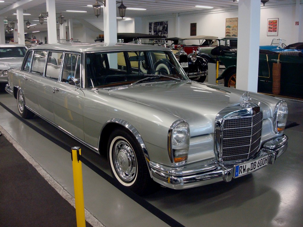 Mercedes 600 Pullman, Baujahr 1965, V8-Motor mit 6330ccm und 250PS, 200Km/h, von 1964-81 wurden 428 Stck gebaut, Neupreis damals 65.500DM, Autosammlung Steim Schramberg, Aug.2010