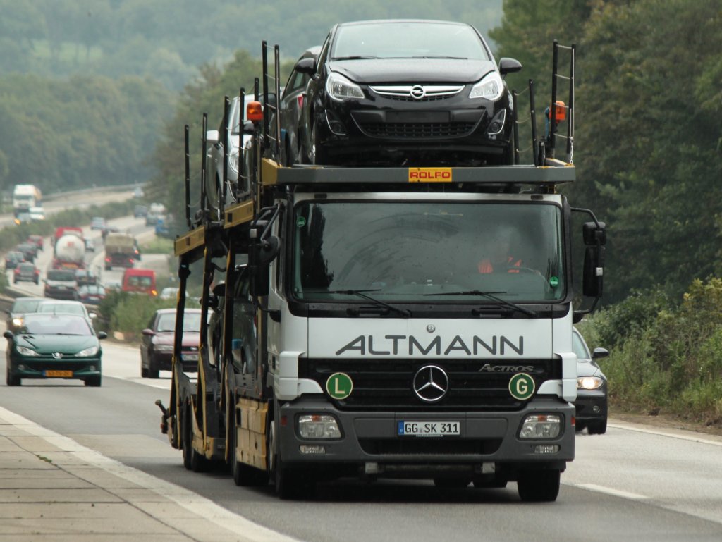 Mercedes Actros Autotransporter am 26.07.2011 auf der A4 kurz vor der Niederlndischen Grenze.