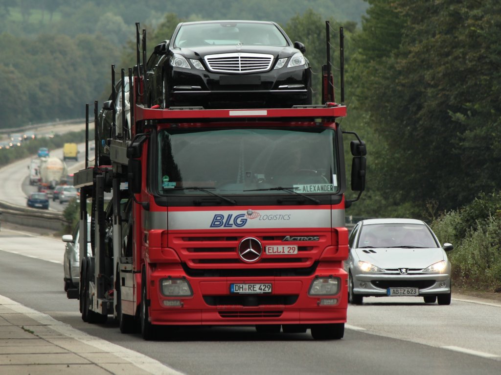 Mercedes Actros Autotransporter am 26.07.2011 auf der A4 kurz vor der Niederlndischen Grenze.
