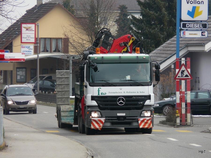 Mercedes Actros V8 mit Tieflader unterwegs in Meinisberg am 23.01.2010