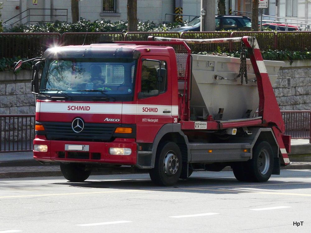 Mercedes Atego Muldentransporter unterwegs in der Stadt Winterthur am 01.04.2011