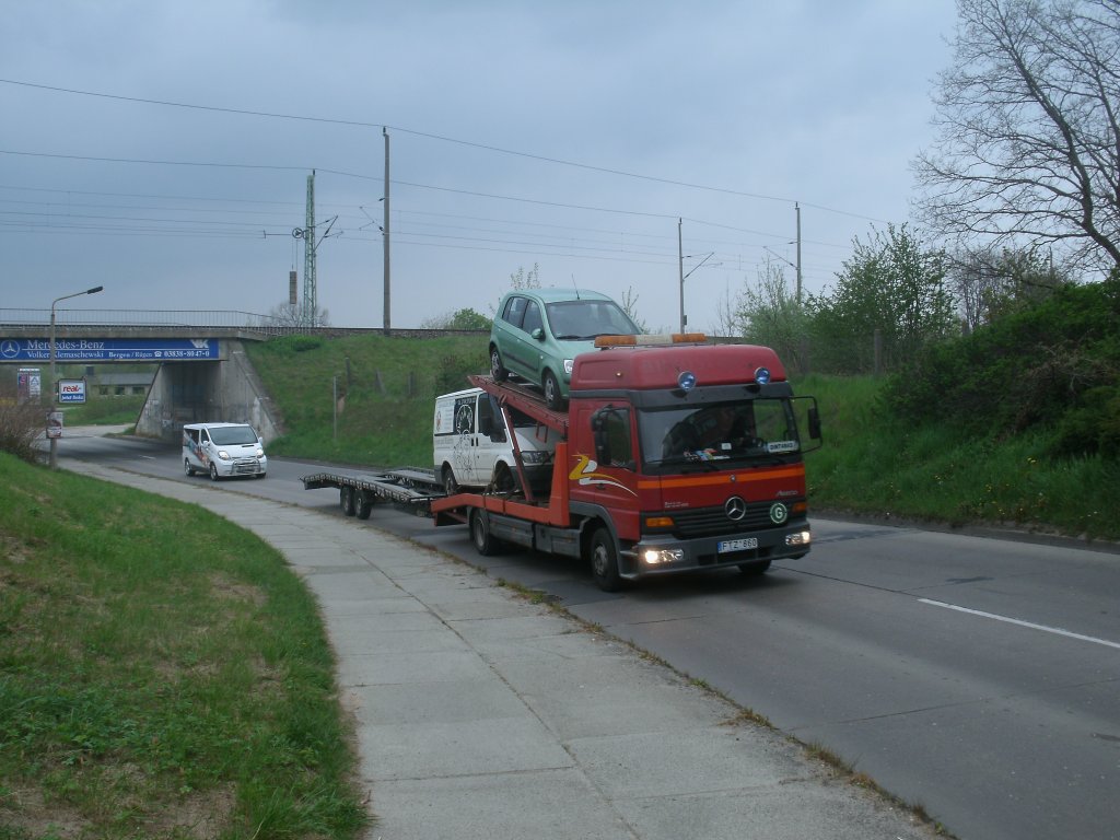 Mercedes Autotransporter aus Litauen,am 04.Mai 2012,unterwegs in Bergen/Rgen.