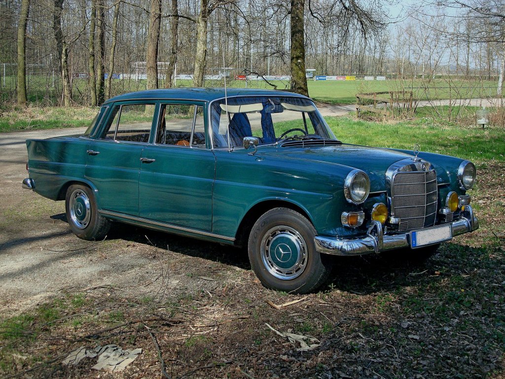 Mercedes Benz 200D, die  Heckflossen  wurden von 1961-68 gebaut, der 4-Zyl.Diesel leistete 55PS, Mrz 2011