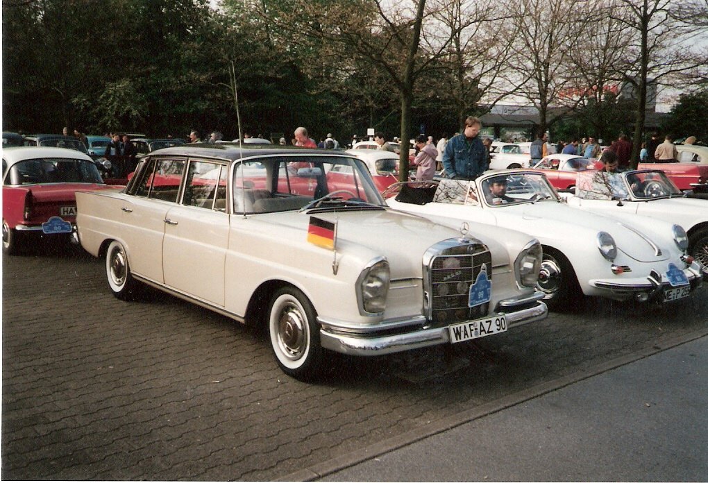 Mercedes Benz 220 SE. Teilnehmer der Ruhrtaloldtimerralley 1991