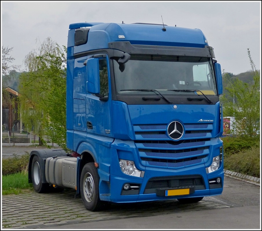 Mercedes Benz Actros 1845 stand am 28.04.2013 auf einem Parkplatz in Diekirch.