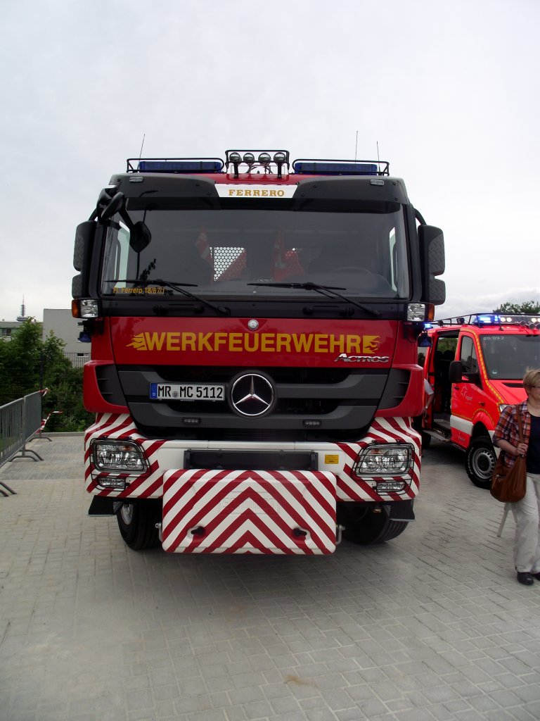 Mercedes Benz Actros WLF steht am 15.06.13 in Frankfurt beim Tag der Offenen Tr 