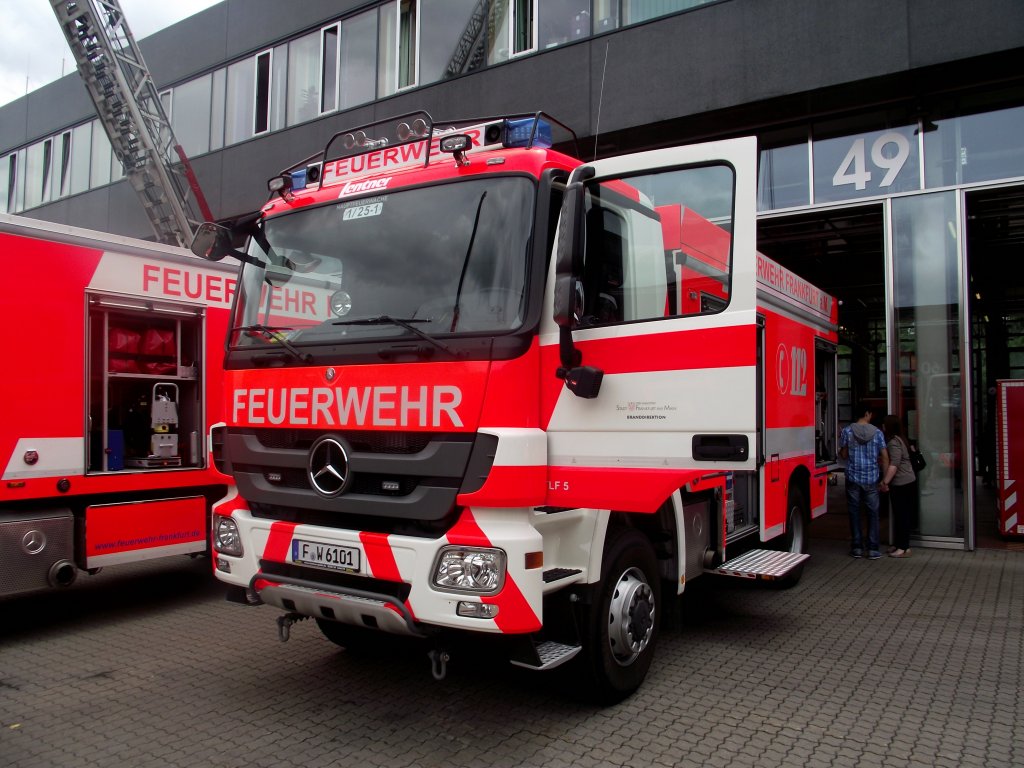 Mercedes Benz GTLF 5 der Berufsfeuerwehr Frankfurt am 15.06.13 beim Tag der Offenen Tr 
