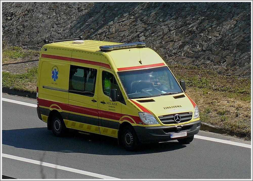 Mercedes Benz Krankenwagen aufgenommen bei Antwerpen am 23.06.2010. 