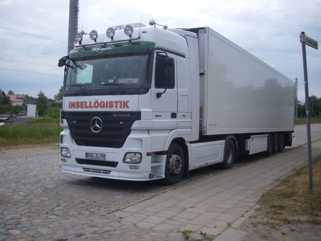 Mercedes-Benz Sattelzug von INSELLOGISTIK in Sassnitz am 10.06.2012 

