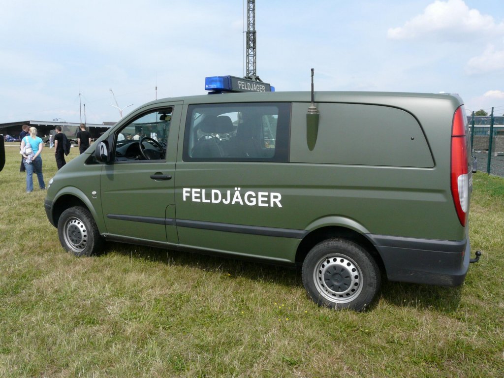 Mercedes Benz Vito - Feldjger - Bundeswehr

aufgenommen am 17. August 2008 whrend des Tag der offenen Tr in der Heeresflieger-Kaserne Fritzlar