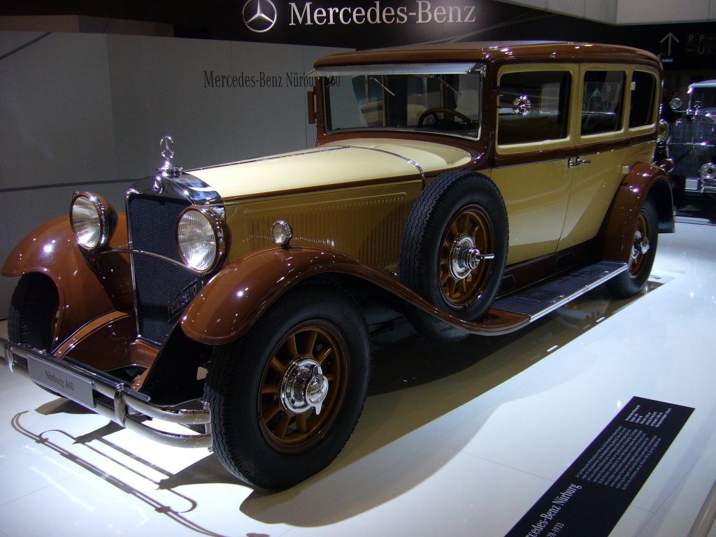 Mercedes Benz W08 Typ Nrburg. 1928 - 1933. Der W08 wurde auf dem Pariser Autosalon 1928 vorgestellt und war bis zum Erscheinen des  Groen Mercedes  das Topmodell im Hause Mercedes Benz. Er war mit einem 8-Zylinderreihenmotor ausgerstet, der 80 PS aus 4.622 cm Hubraum an die Kurbelwelle brachte. Ab Mitte 1931 konnte man alternativ einen auf 4.918 cm aufgebohrten Motor mit 100 PS ordern. Hier wurde eine Pullmann Limousine, wie sie ab 1929 produziert wurde, abgelichtet. Techno Classica Essen am 14.04.2013.