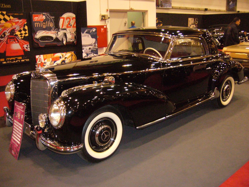 Mercedes Benz W188 300S Coupe. 1951 - 1955. Ein solches Luxuscoupe kostete in seinem Erscheinungsjahr DM 34.500,00. Insgesamt wurden nur 560 Coupes produziert. Essen Motor Show am 06.12.2012.