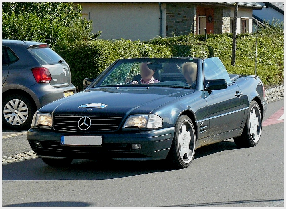 Mercedes Cabrio bei einer Cabrio Rundfahrt ber Luxemburgs Stra en 