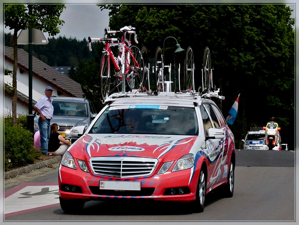 Mercedes E Modell als Mannschaftswagen von  Katusha  bei der diesjhrigen  Skoda Tour de Luxembourg  aufgenommen am 04.06.2011.