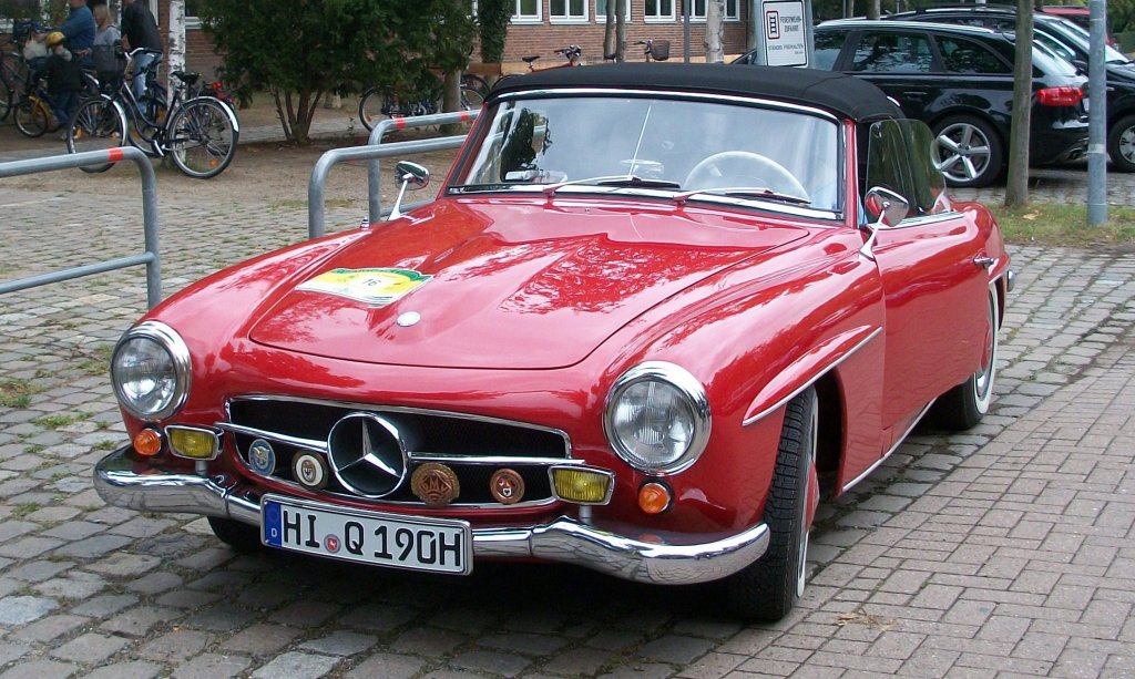 Mercedes SL, whrend einer Oldtimerveranstaltung im September `09, in Lehrte.