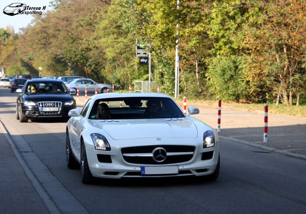 Mercedes SLS AMG in Hockenheim am 23.10.2011