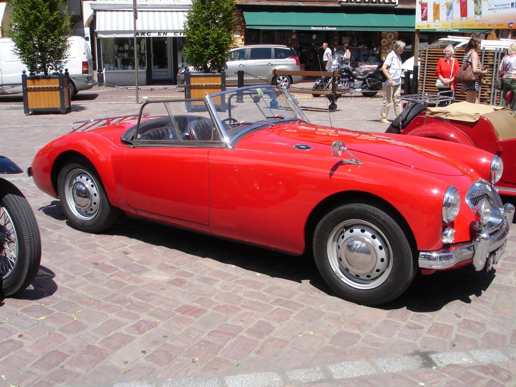 MG A Roadster. 1955 - 1962. Obernai im Elsa am 22.06.2012.