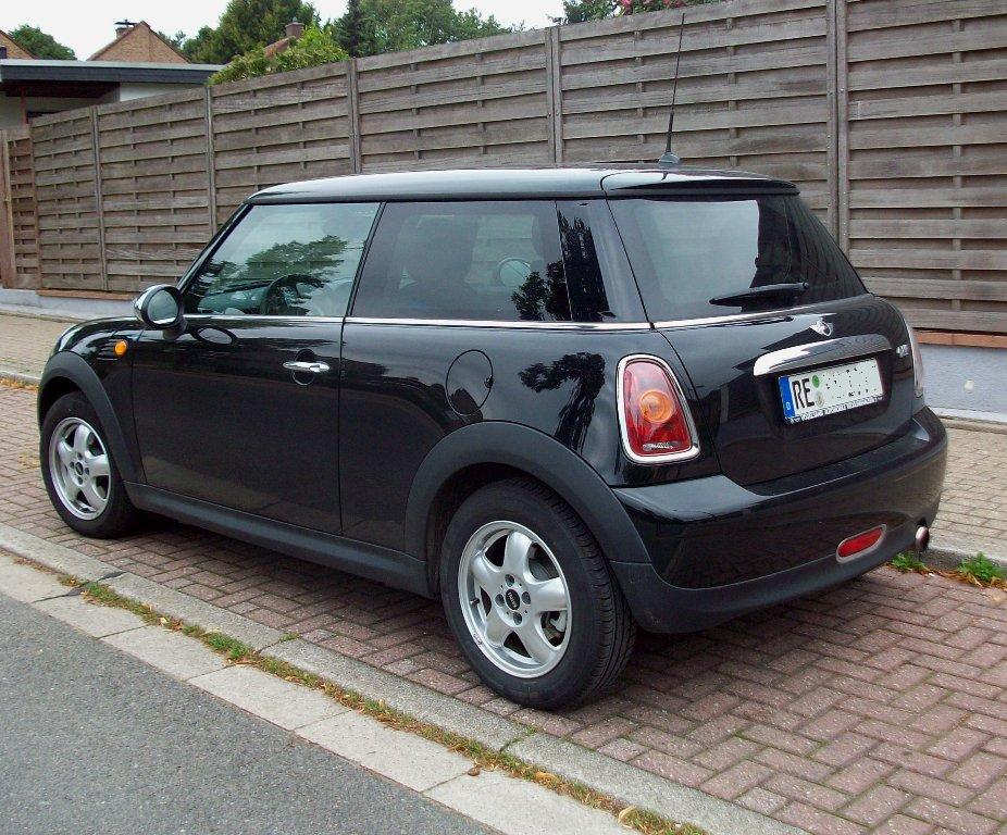 Mini Cooper in BLACK .-) geparkt in Herten 31/07/2010