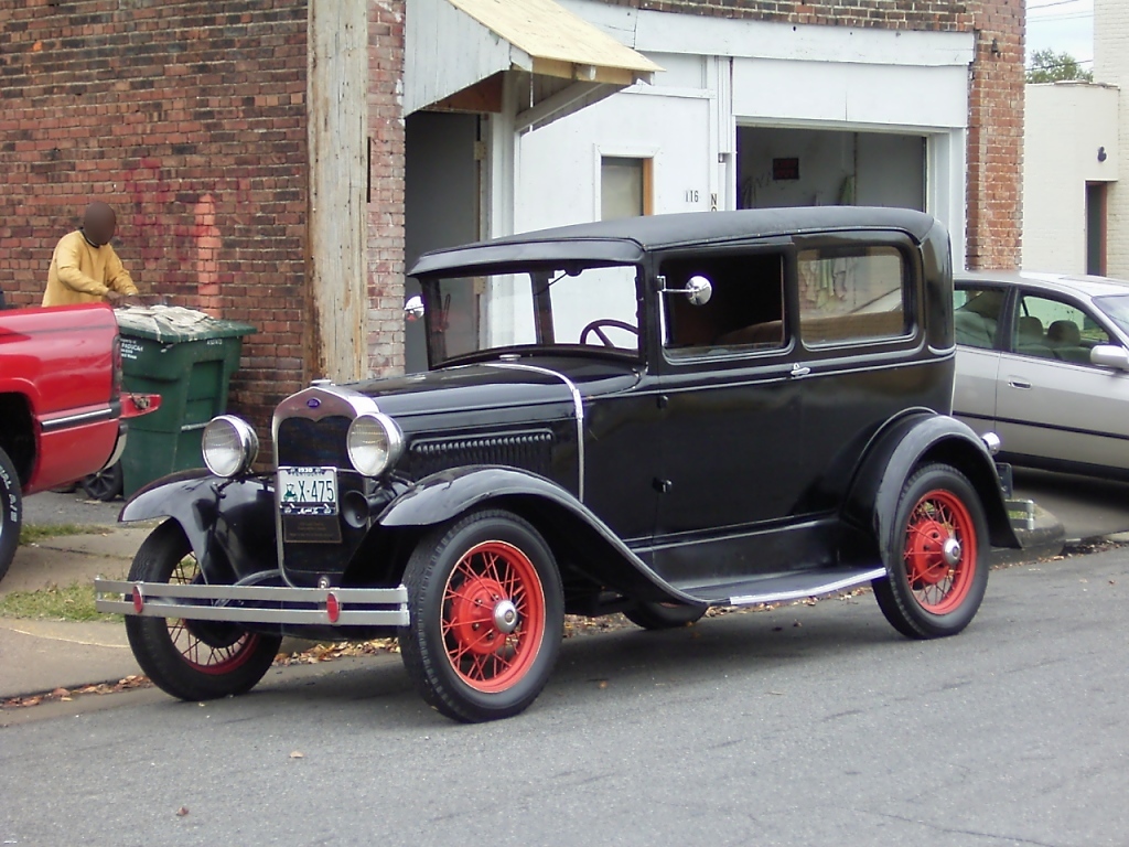 Model A Ford Deluxe Tudor Sedan von 1931 in Padukah, KY (17.10.04)