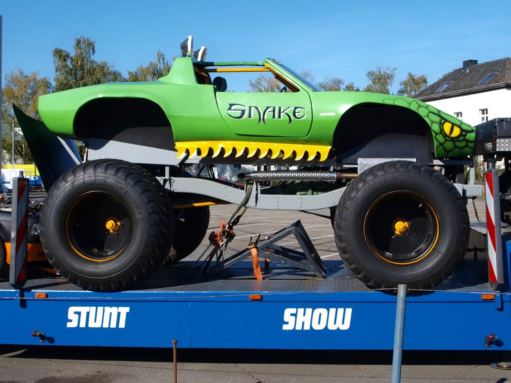 Monster-Car einer Auto Stuntshow am 21.10.2010 vor der Aachener Eissporthalle. Die Show kann man am Sonntag den 24.10 bewundern.