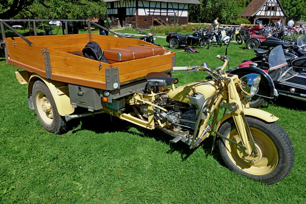 Moto Guzzi Ercole, Baujahr 1972, 1-Zyl.4-Takt-Motor mit 500ccm und 16PS, das Lastendreirad wurde von 1946-80 38.597 mal gebaut, Oldtimertreffen Krnbach, Aug.2012