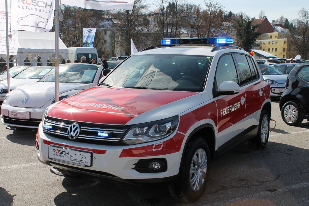 Nagel Neuer VW Tuareg Feuerwehr Einsatz Fahrzeug in Pforzheim auf der Auto Messe am 16.03.2013