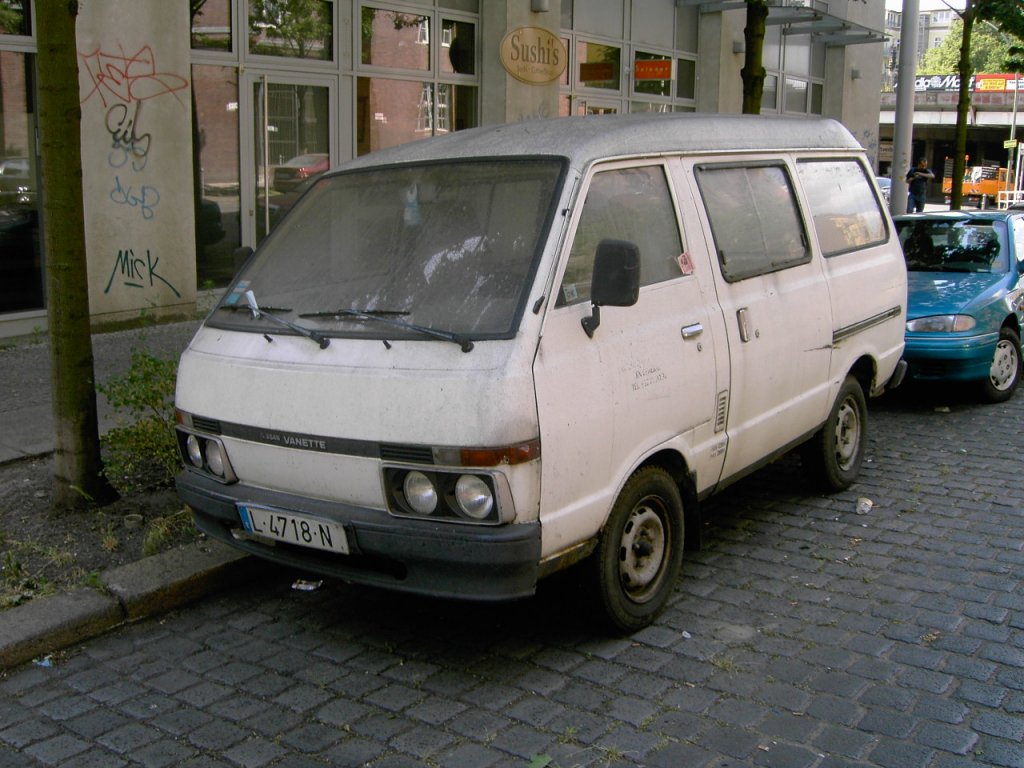 Nissan Vanette, vergessen gesehen in Berlin 08/2007.