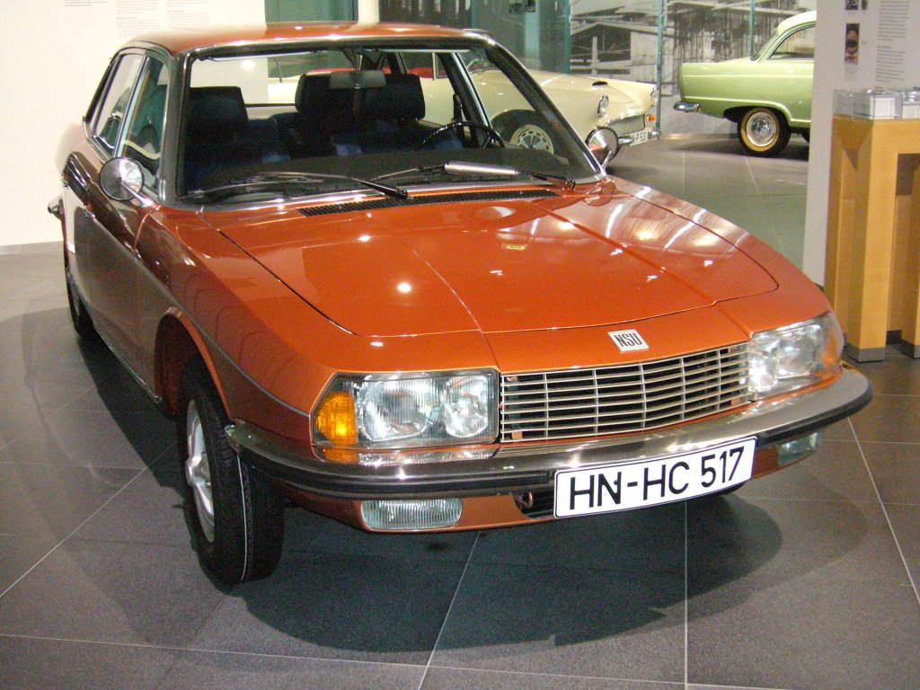 NSU Ro 80. 1967 - 1977. Der mit einem Wankelmotor bestckte Ro 80 wurde auf der IAA 1967 vorgestellt und erhielt von der Fachpresse reichlich  Vorschulorbeeren . Das die Motoren der ersten Baureihen (bis ca. 1970) nicht sonderlich standfest waren, war dem Ruf des Autos nicht gerade eintrglich. Insgesamt liefen 37.398 Autos vom Band. Audi Museum.