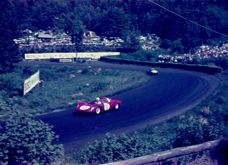 Nrburgring 1000 km-Rennen 1966: Dino-Ferrari 206S mit Startnummer 11 im Karussell, am Steuer Lorenzo Bandini